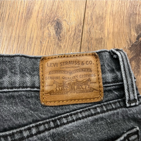 Levi’s Wedgie - Picture 3 of 4